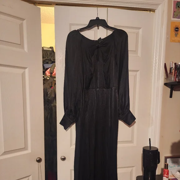 La Femme En Noir Opera Satin Gown Black M - Picture 3 of 3